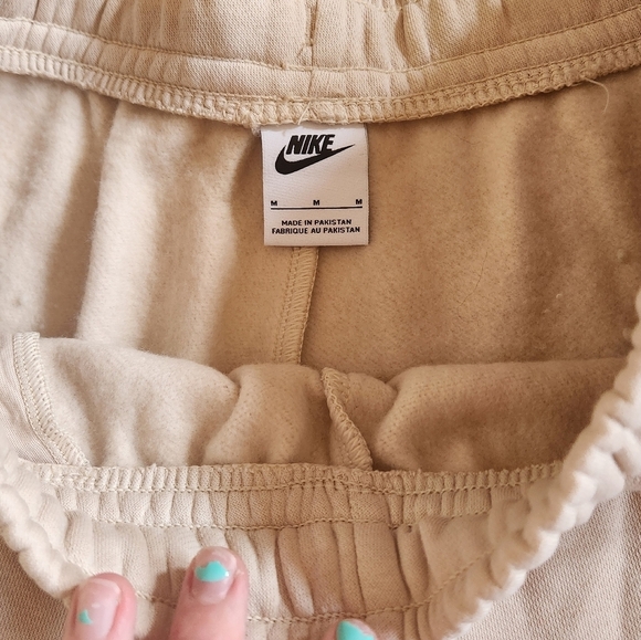EUC Nike Fleece High-Waisted Shorts in Cream, Size M - Picture 3 of 6